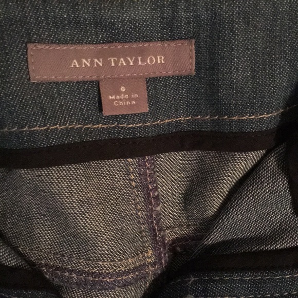 Ann Taylor straight denim skirt- size 6 - Picture 3 of 3